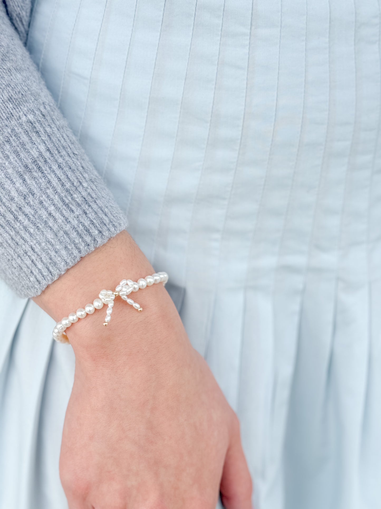 Pearl Bow Bracelet in Mini Round Pearl