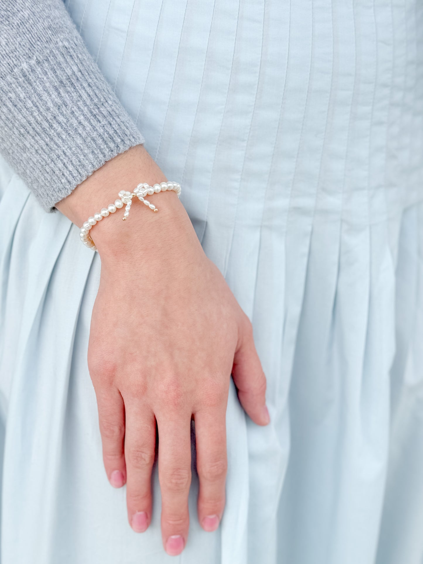 Pearl Bow Bracelet in Mini Round Pearl