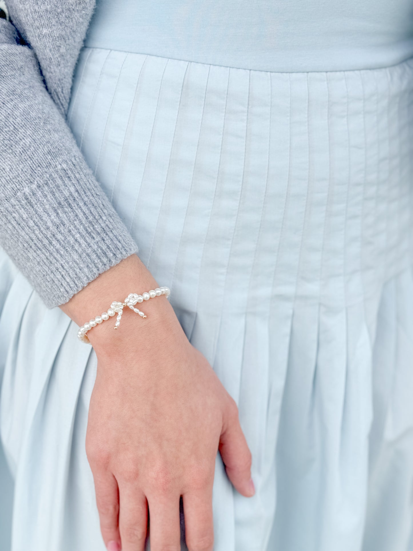 Pearl Bow Bracelet in Mini Round Pearl
